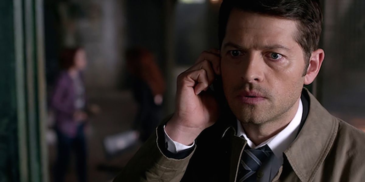 https://static2.cbrimages.com/wordpress/wp-content/uploads/2020/02/Supernatural-Castiel-phone-feature.jpg?q=50&fit=crop&w=963&h=491&dpr=1.5