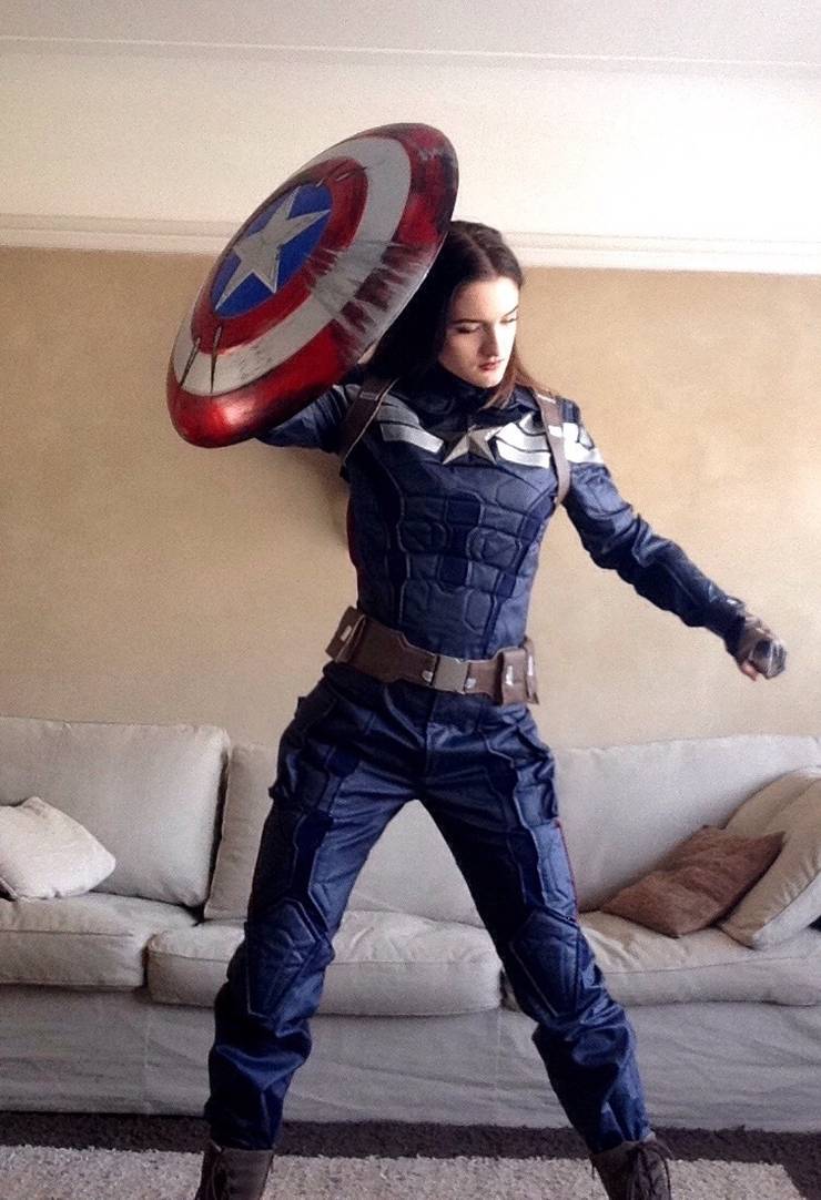 female captain america cosplay