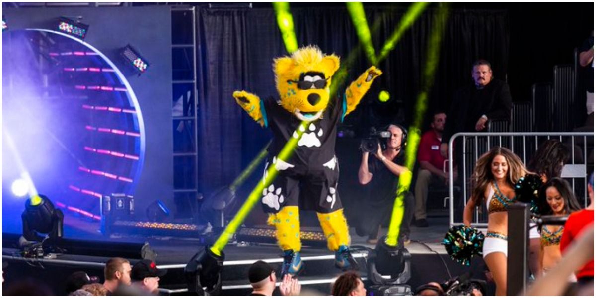 AEW Wrestler Chris Jericho Attacks, Knocks Out Jacksonville Jaguars Mascot
