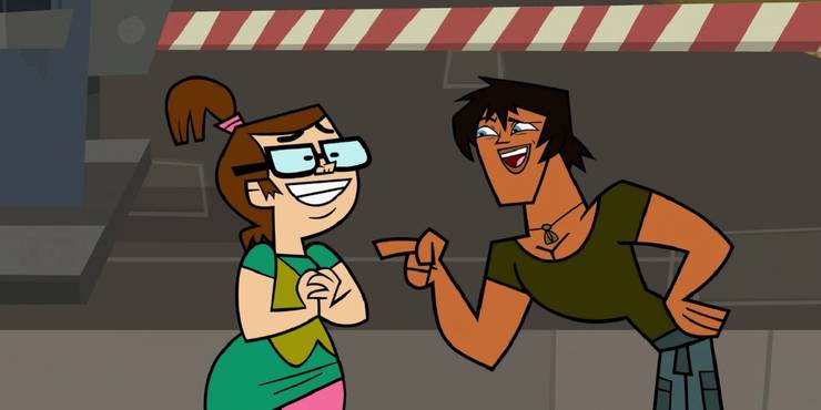 Beth in Total Drama Island. Quella stessa innocenza e dipendenza sarebbe stata messa in discussione quando si è unita all'alleanza di Heather. Anche se è stato catartico vederla sfidare l'autorità di Heather, quella stessa indipendenza non l'ha mantenuta nel gioco.