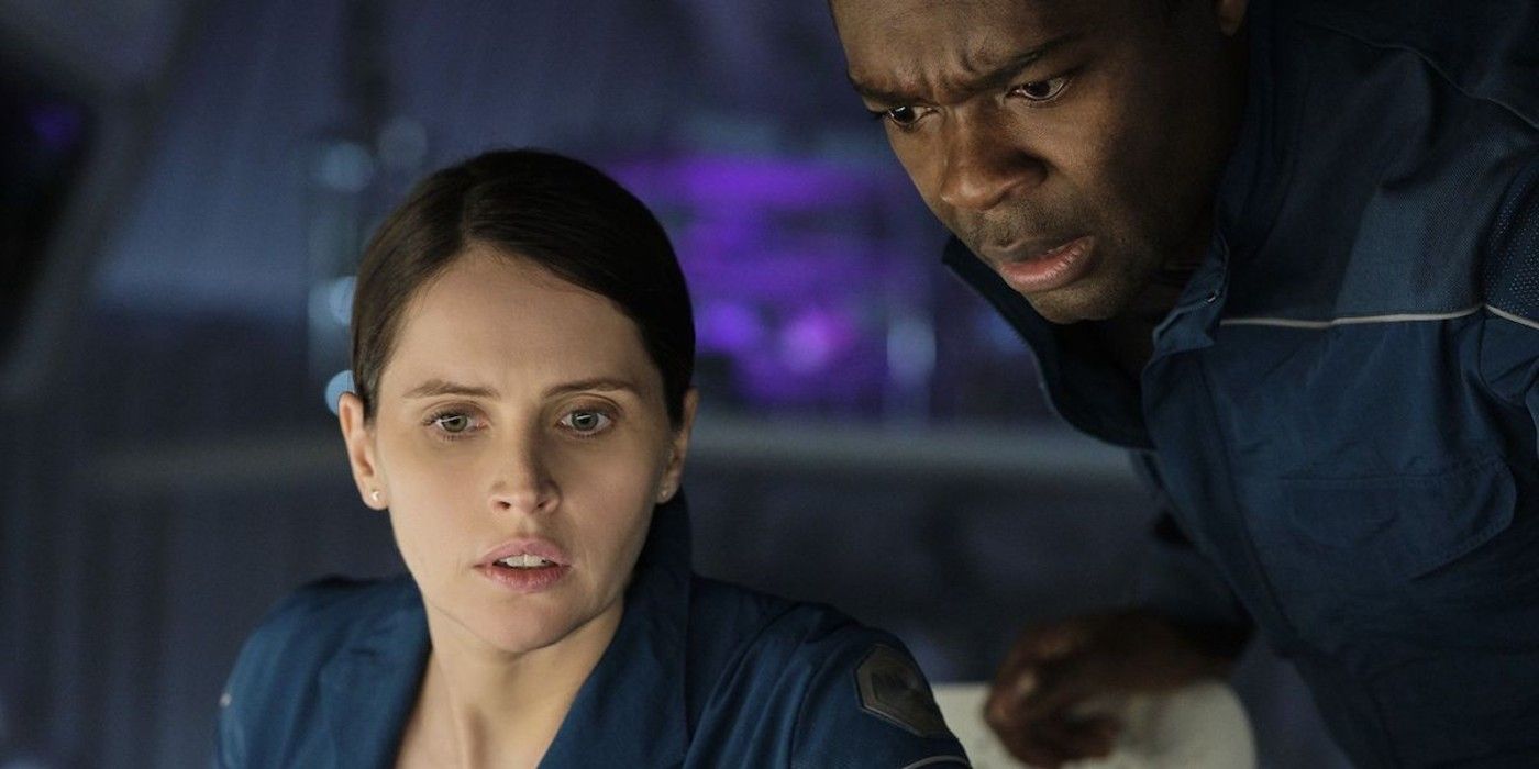 The Midnight Sky's Most Beautiful Scene Is Also Its Most Horrific